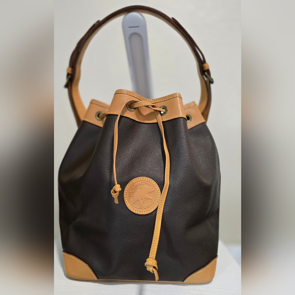 Leather Hunting World Black and Tan Leather Bucket Bag